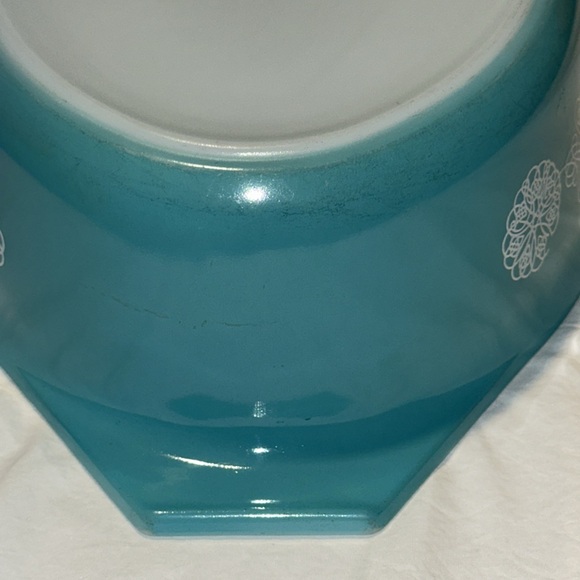 Vintage Pyrex Lace Medallion 2 1/2 Quart Casserole - Picture 9 of 16